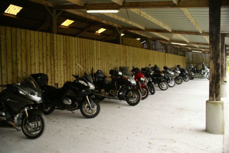 Motos